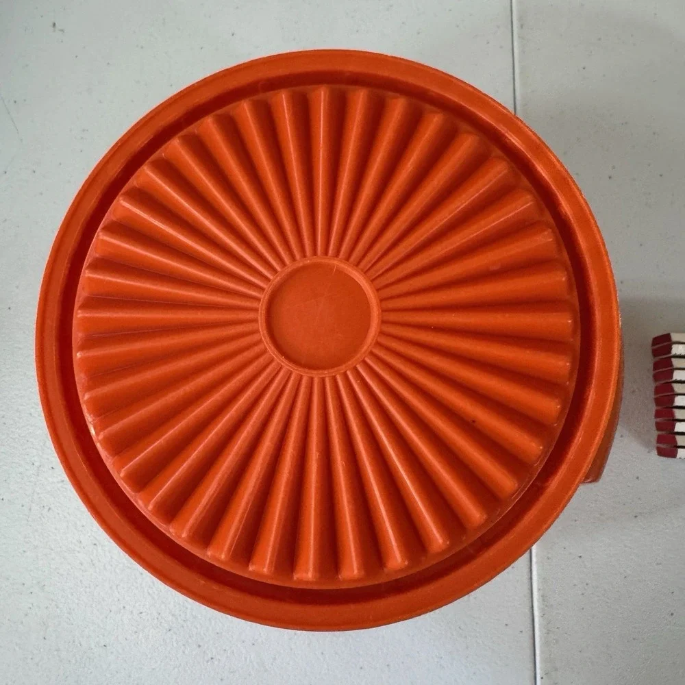 Tupperware Servalier Bowl 20oz #886 Burnt Orange Container with Lid Vintage